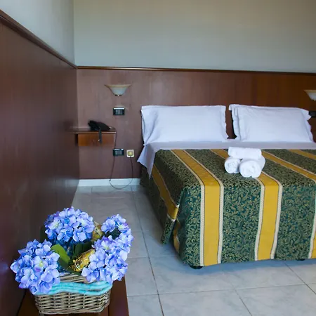 Dei Pini 4* Πόρτο Εμπέντοκλε